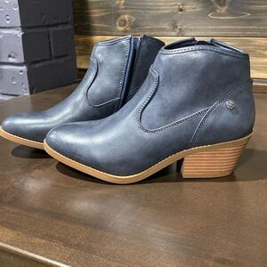 SUGAR Women's Virtual High Heel Almond Toe Ankle Booties Size 7
